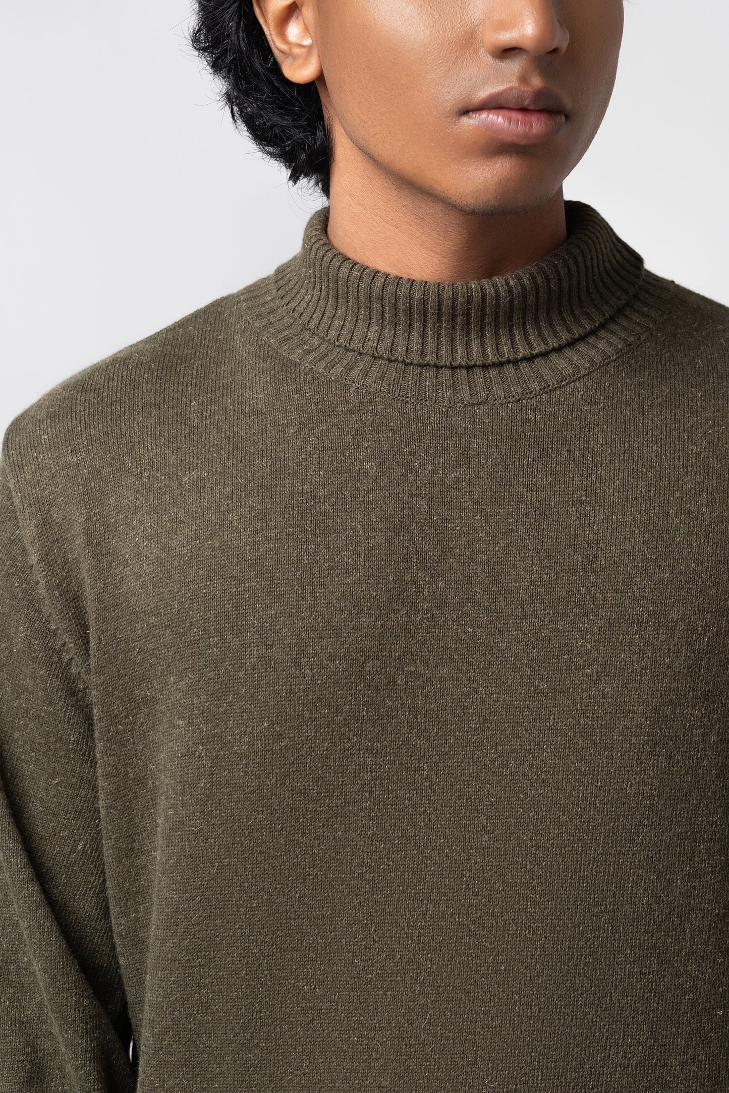 Men’s Turtle Neck Sweater - Olive