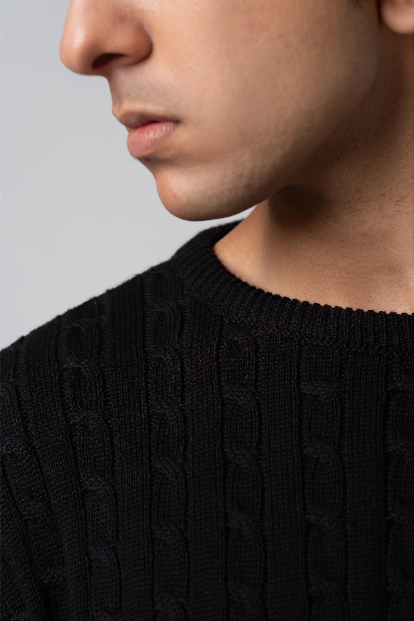Men’s Crew Neck Cable Knit Sweater - Black