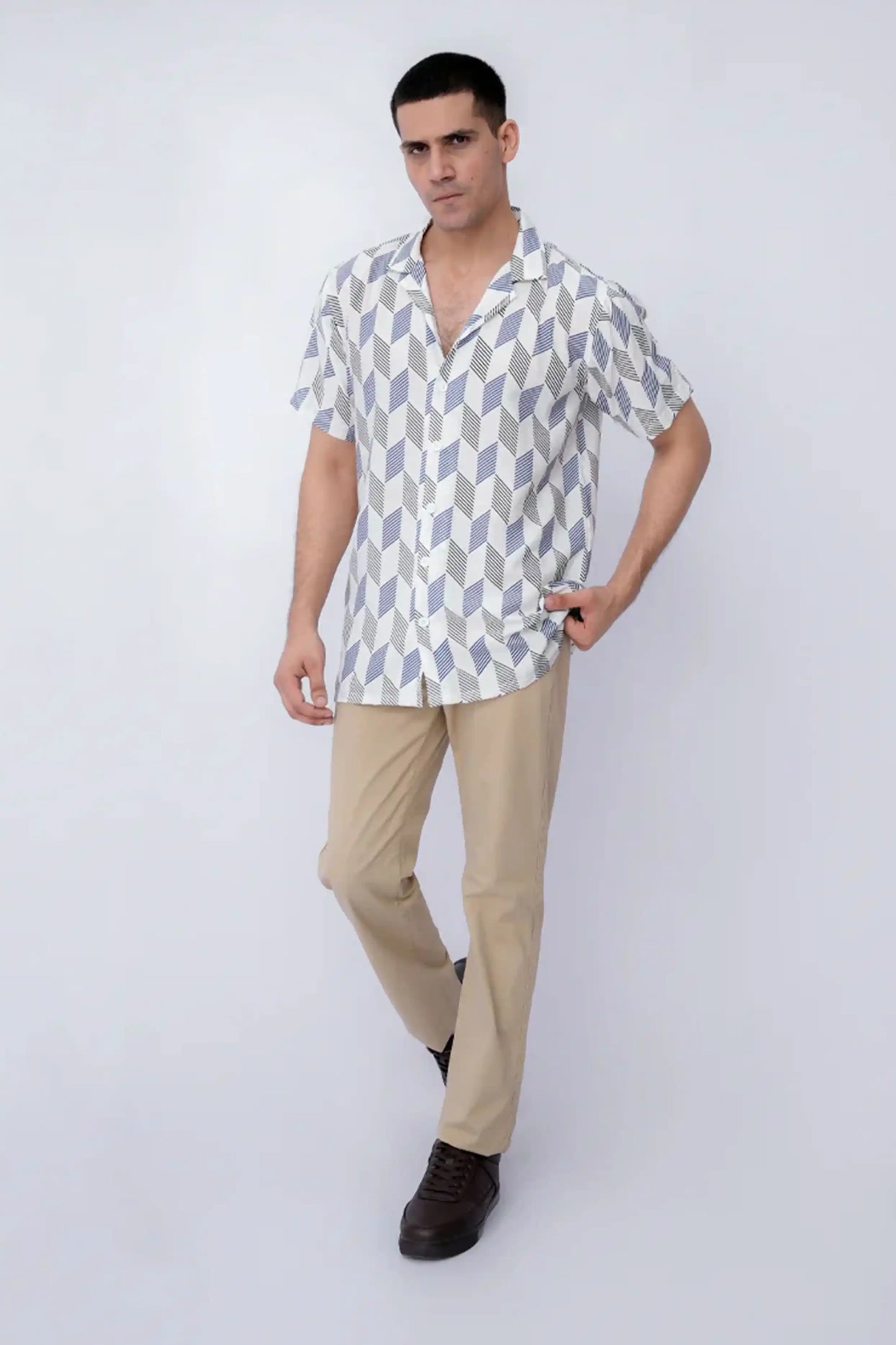 Men’s white casual shirt with modern slim fit