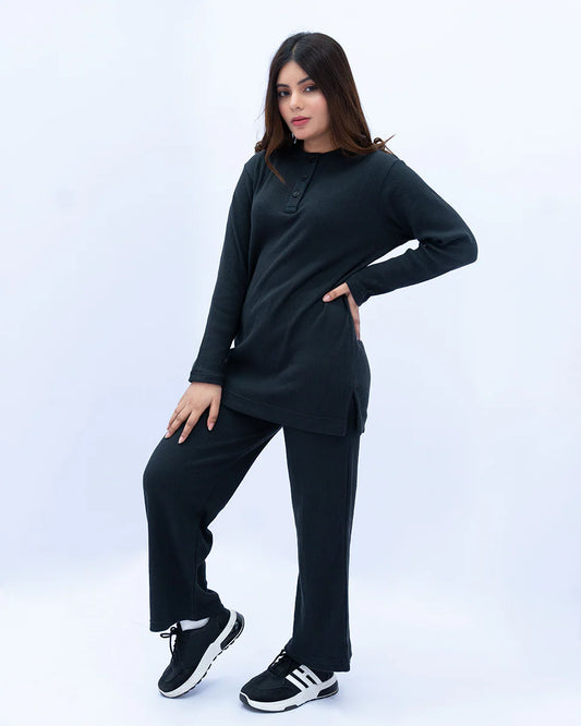 Woman wearing a black outfit