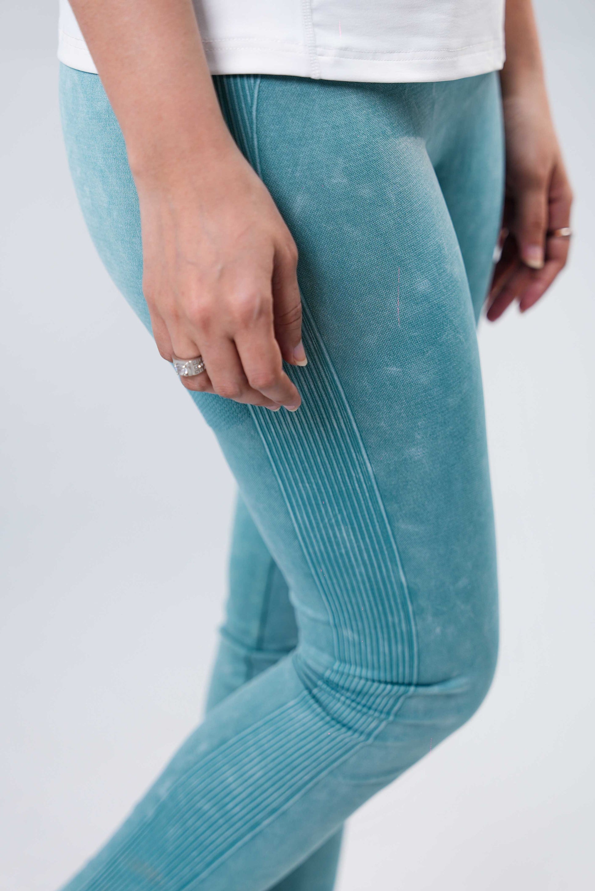 Women’s Tie & Dye Cold Wool Leggings – Mint Aqua