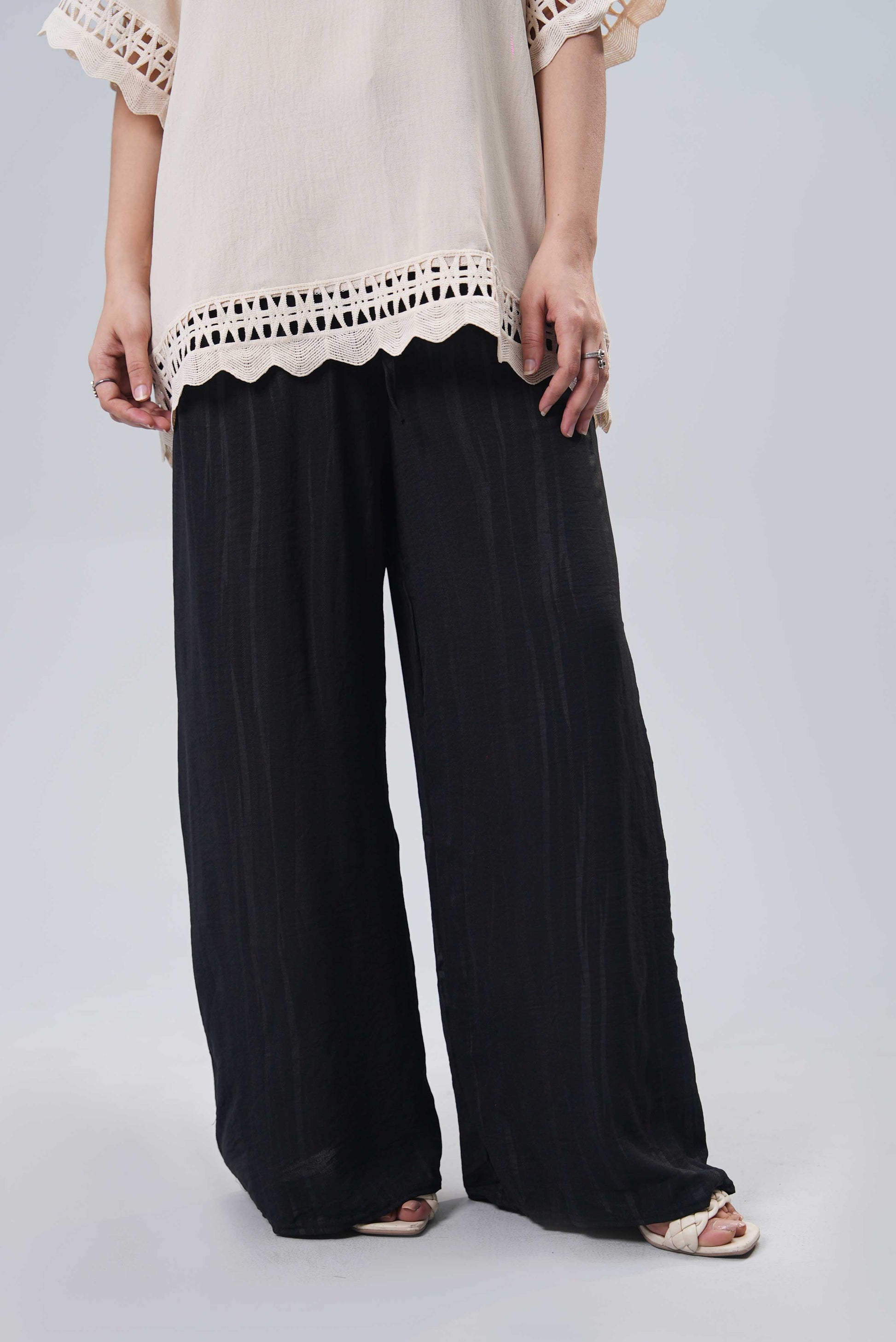 Women Wide Legs Trouser - Black