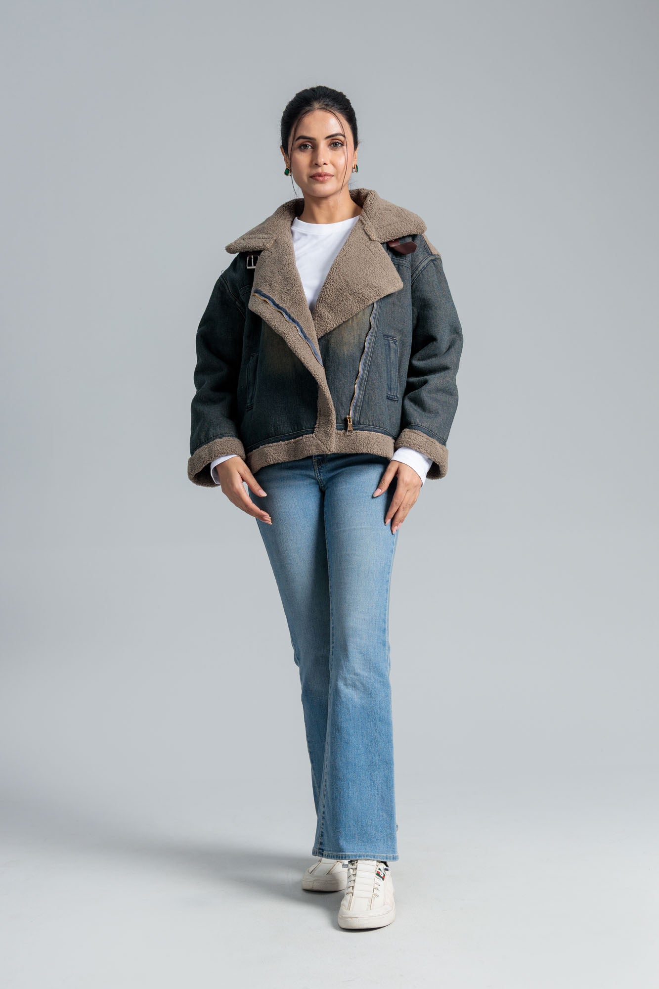 Women’s Fleece Lined Denim Jacket - Dirty Wash