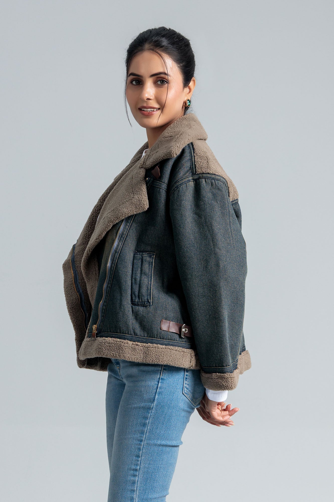 Women’s Fleece Lined Denim Jacket - Dirty Wash