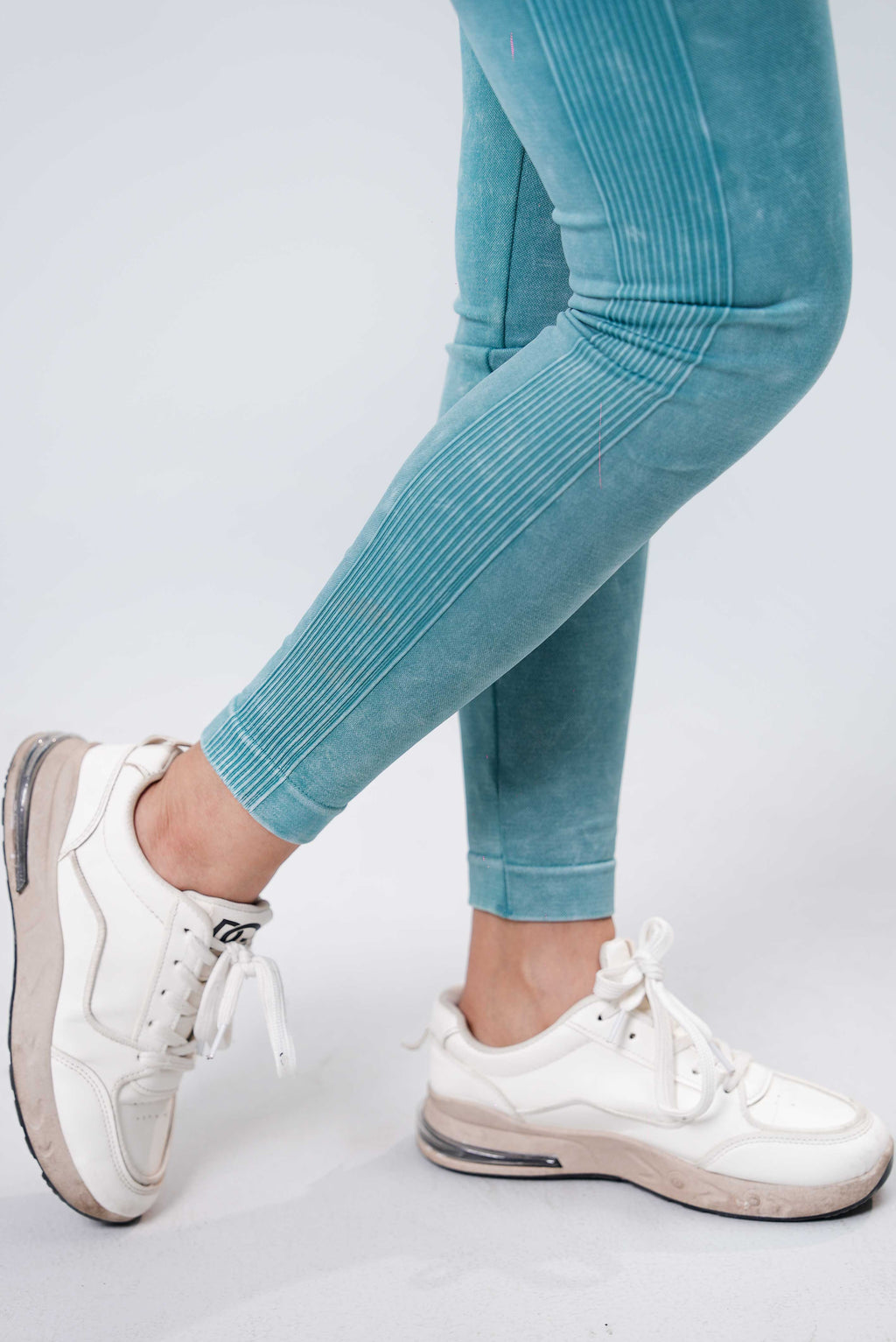 Women’s Tie & Dye Cold Wool Leggings – Mint Aqua