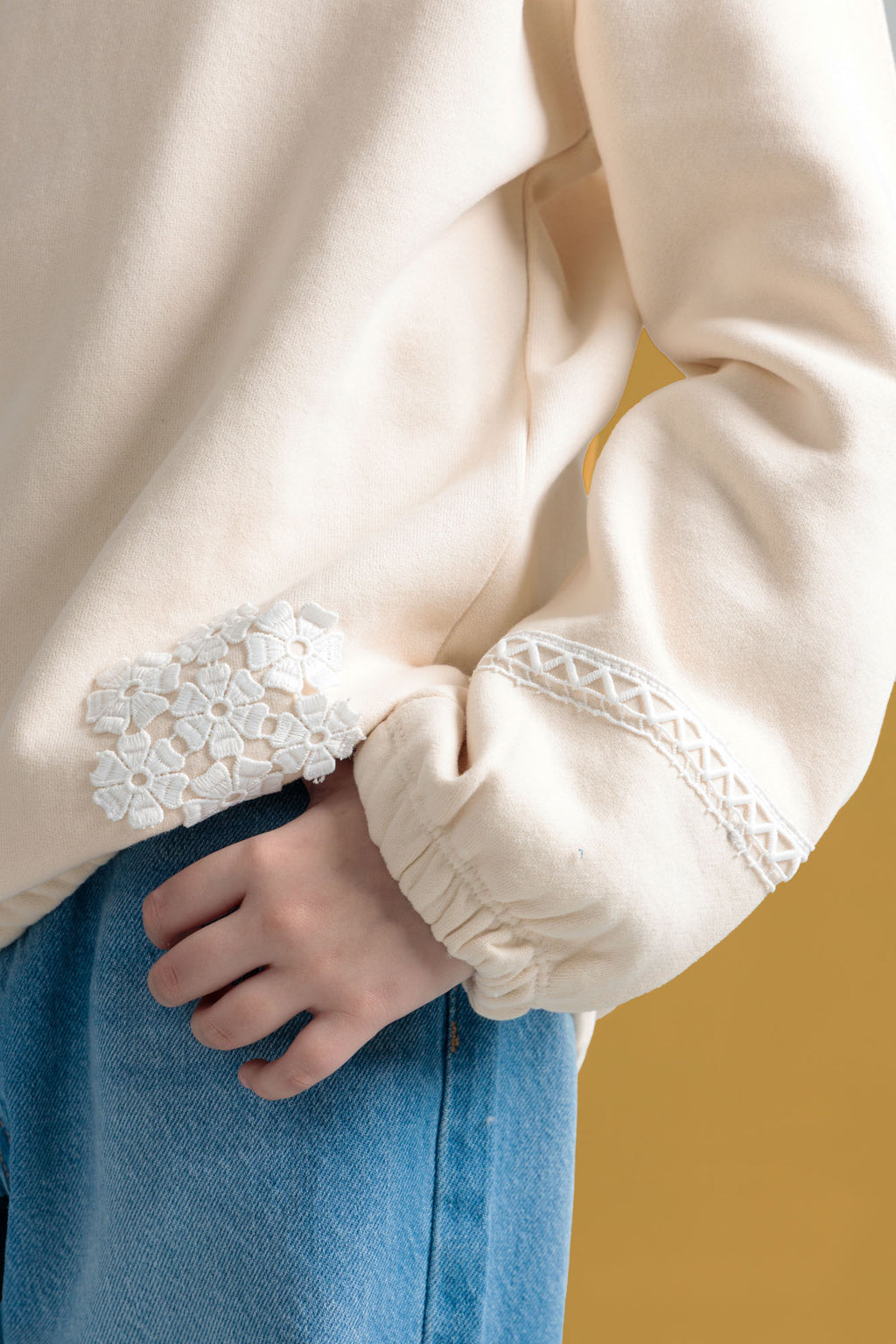 Junior Girls Pullover Hoodie