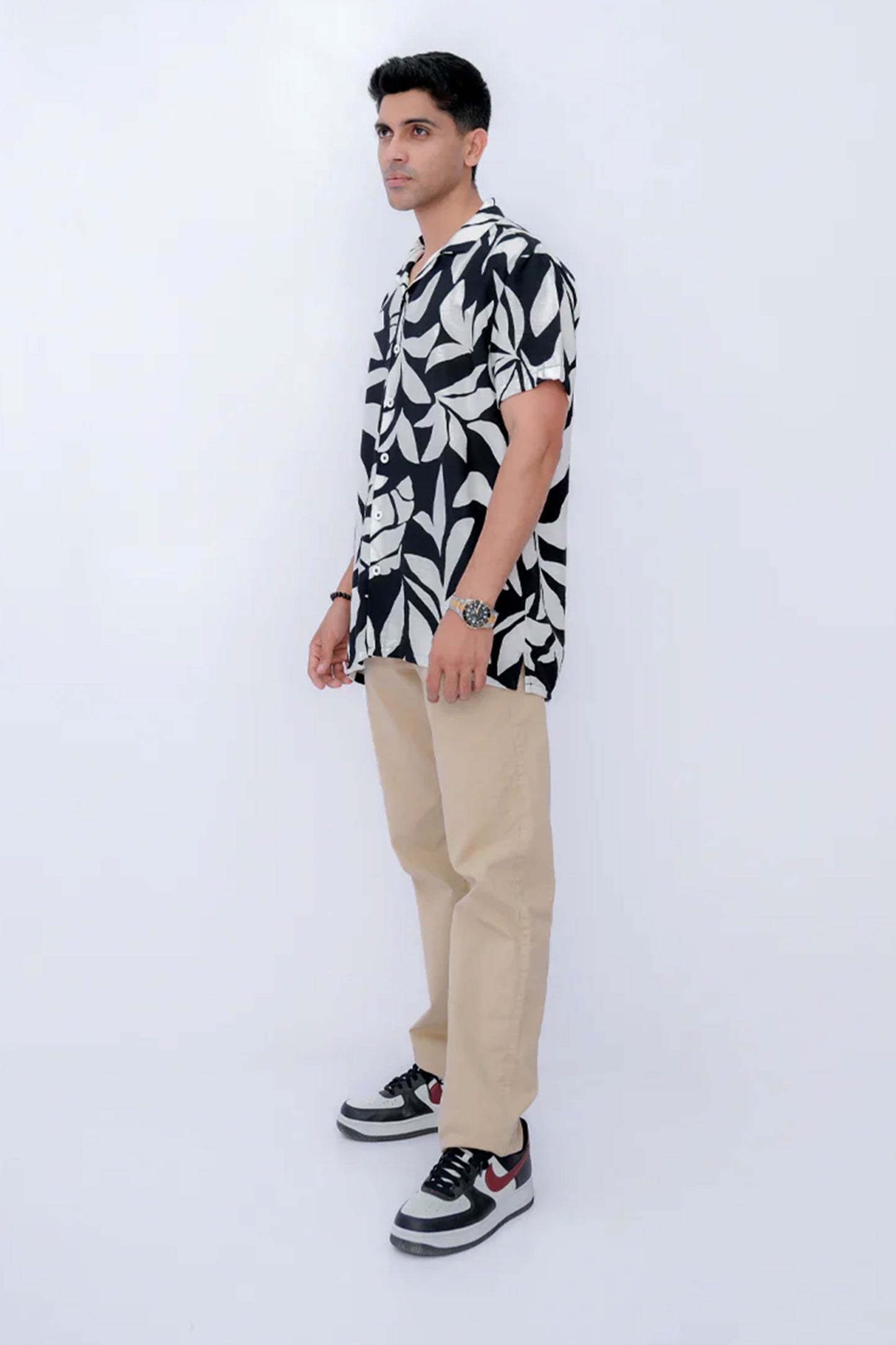 Men Resort Collar	- Black & White