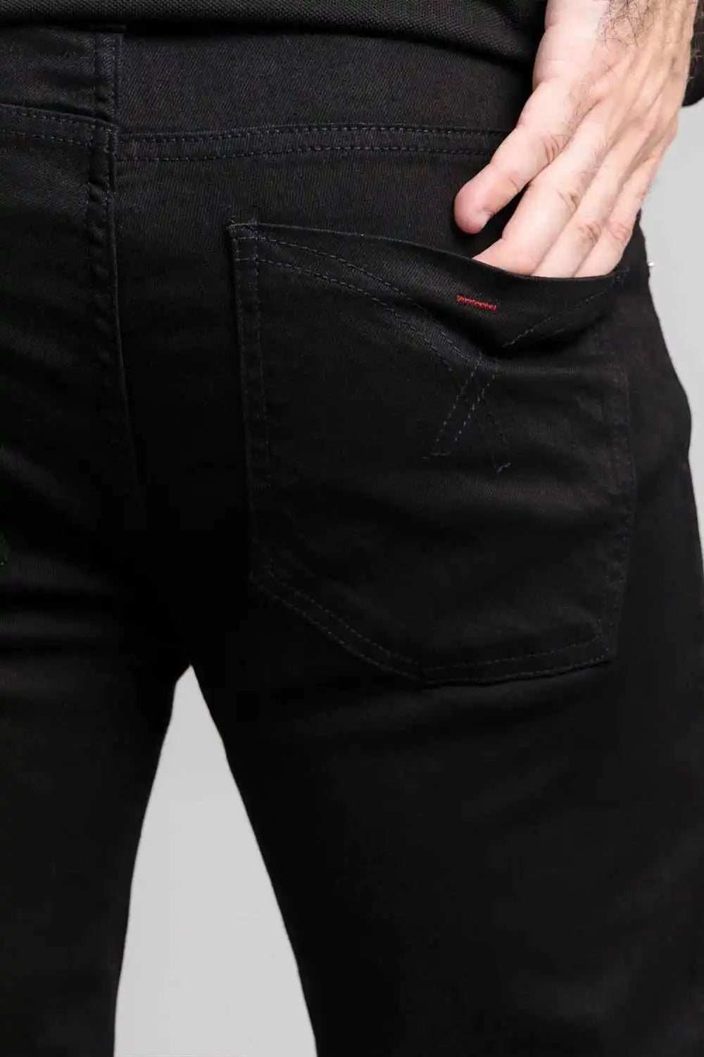 Black carrot fit denim jeans