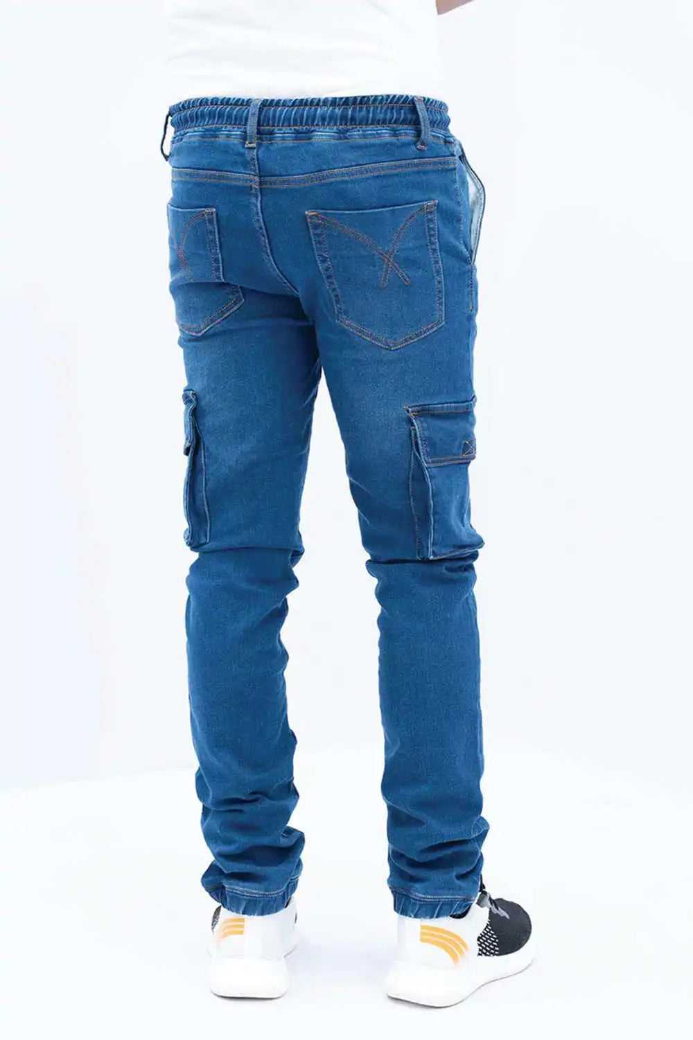 Man wear a Blue jeans 