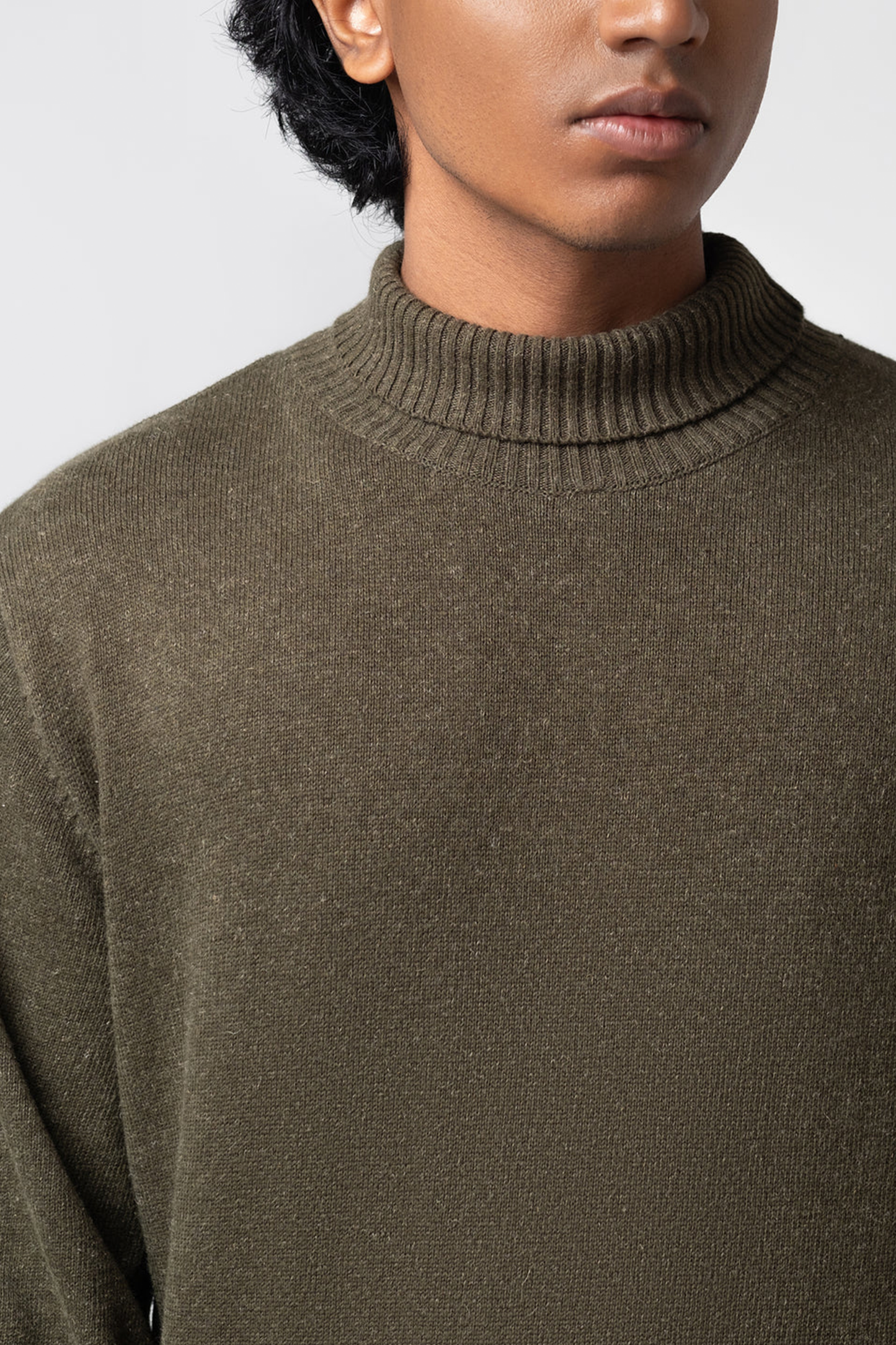 Men’s Turtle Neck Sweater - Olive