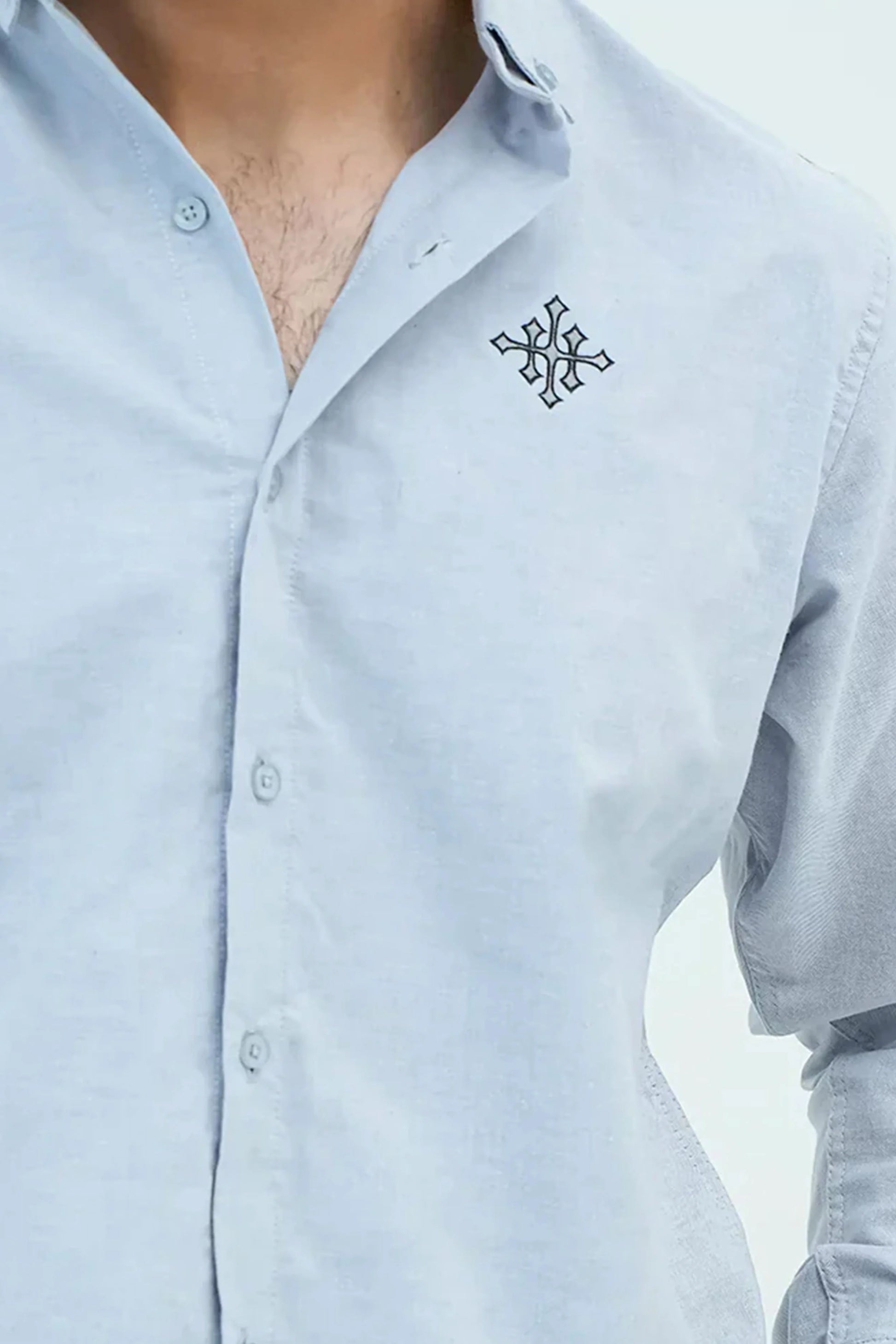 Oxford shirt chest logo detail in light blue fabric