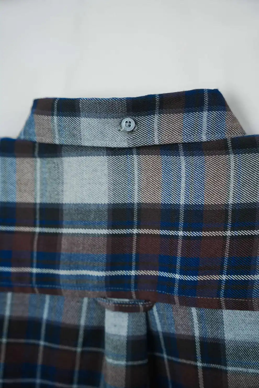 Plaid flannel shirt collar with button