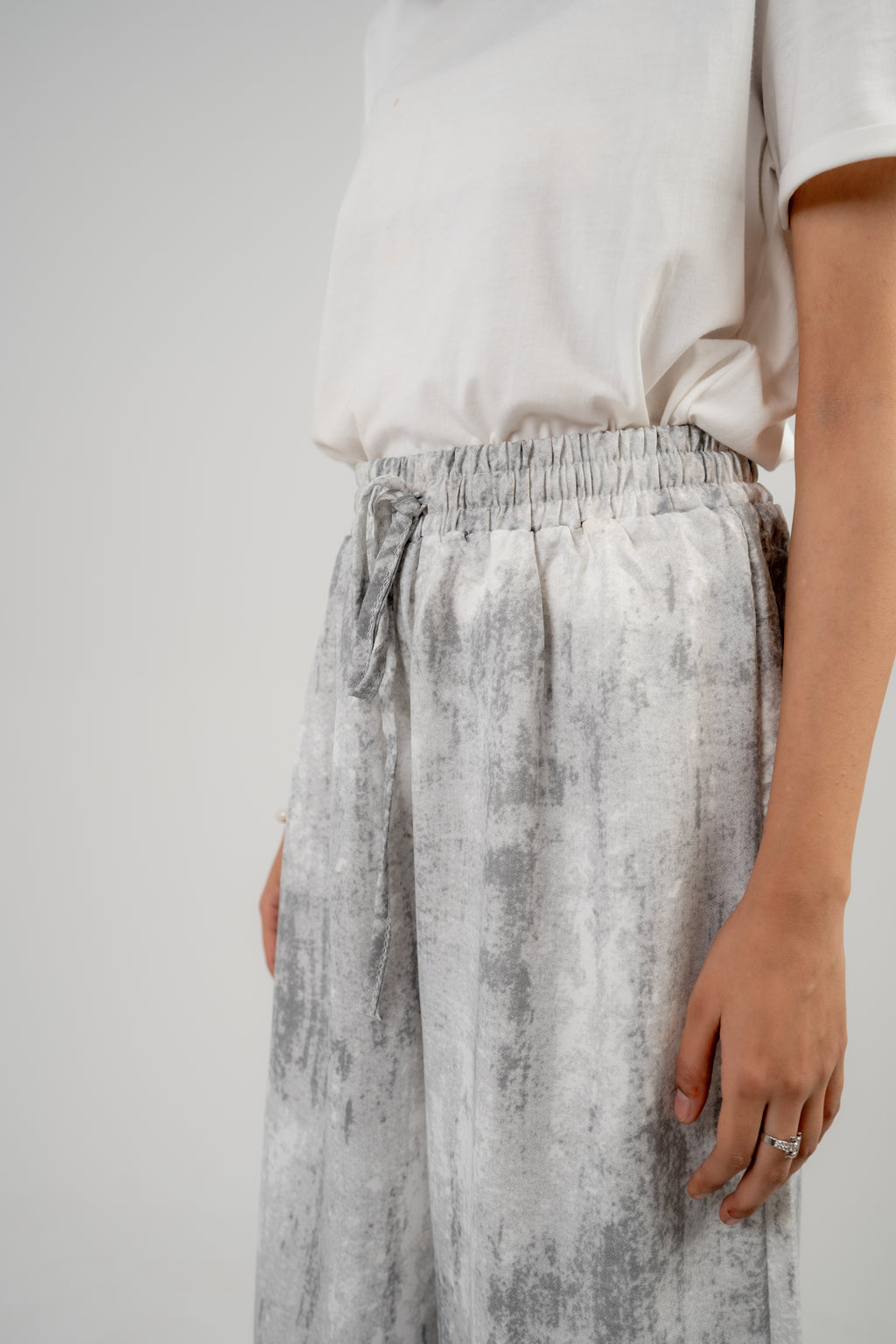 Women Mineral Wash Wide-Leg Trousers – Grey