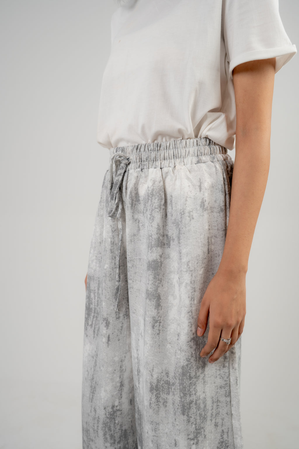 Women Mineral Wash Wide-Leg Trousers – Grey