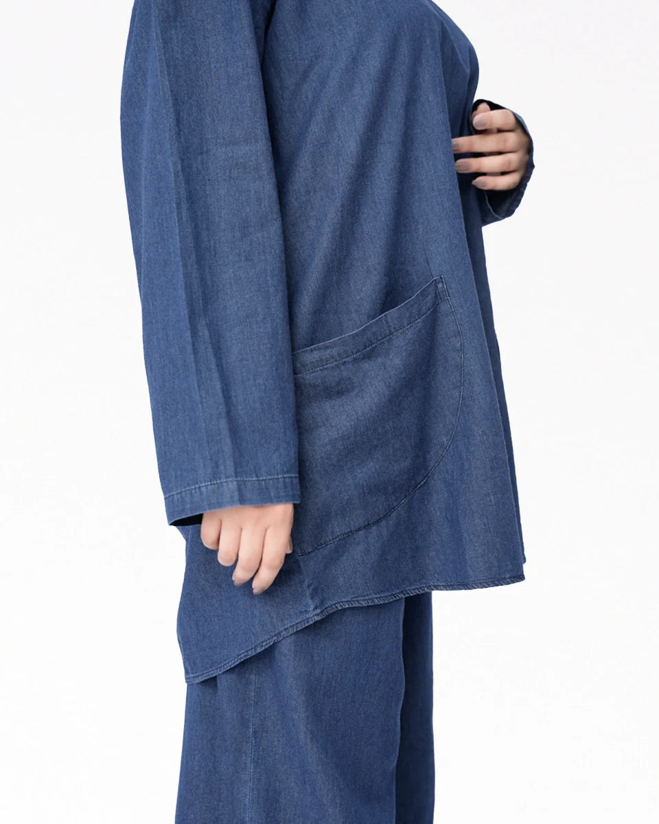 Side view of Women’s Mid Blue outfit