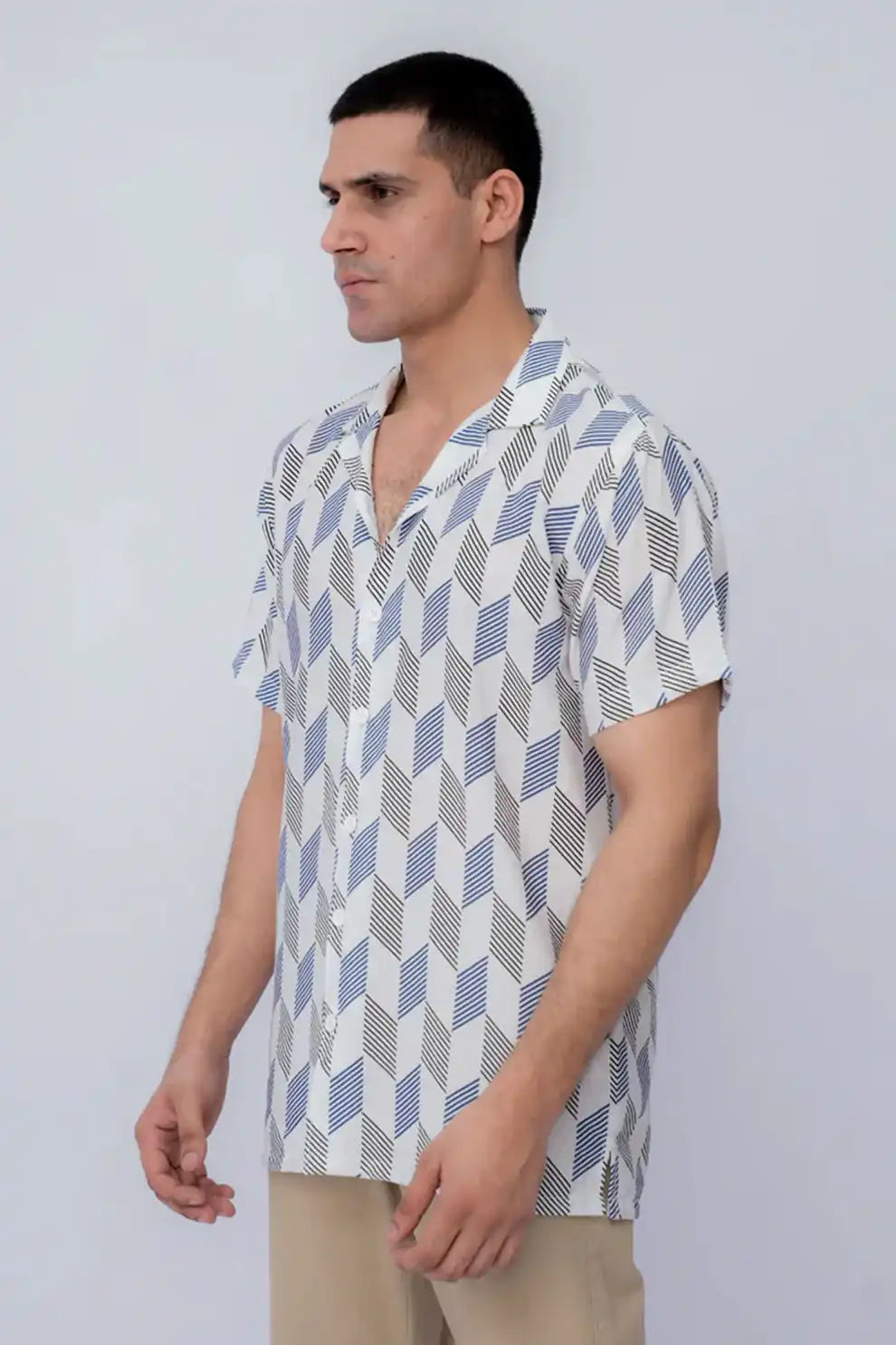 Men’s white casual shirt