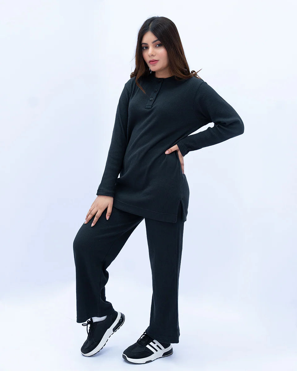 Woman wearing a black outfit 