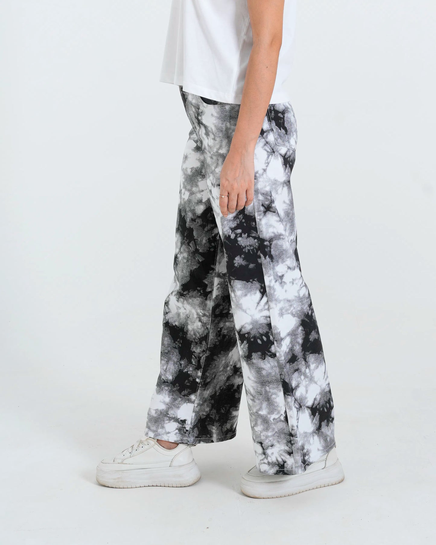 Women Tie & Dye Wide Leg Jeans – Black