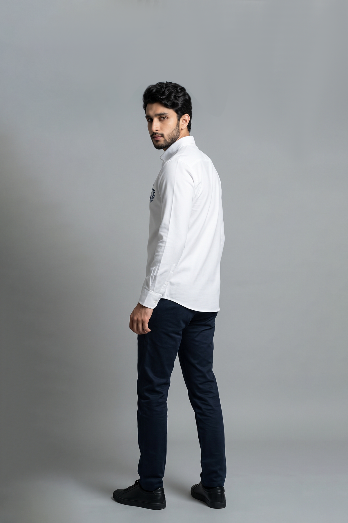 Men's Classic White Long-Sleeve Button-Down Shirt